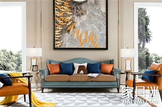现代简约风格家具的色彩正趋向多彩化、鲜明化，用绚丽、斑斓以及高强度对比，打破整套家具单一的色调